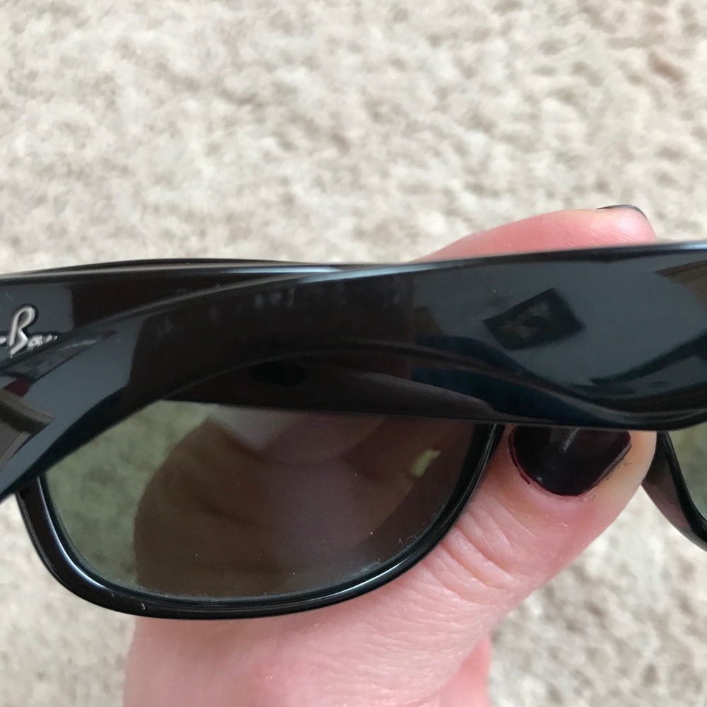 Authentic Ray-Ban New Wayfarer Sunglasses - Picture 3 of 4